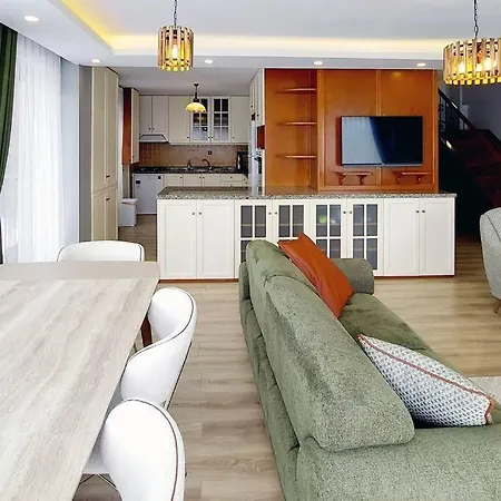 Megara; Havuzlu, Denize Yakin Izole Bir Alan 4*