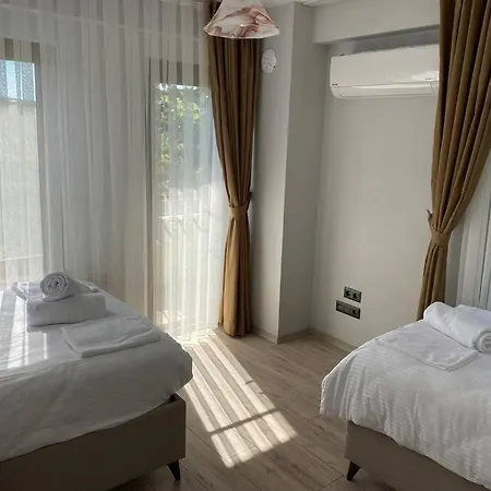 Megara; Havuzlu, Denize Yakin Izole Bir Alan Отель 4*
