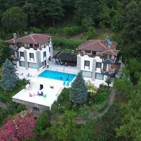 Megara; Havuzlu, Denize Yakin Izole Bir Alan 4* Kandira