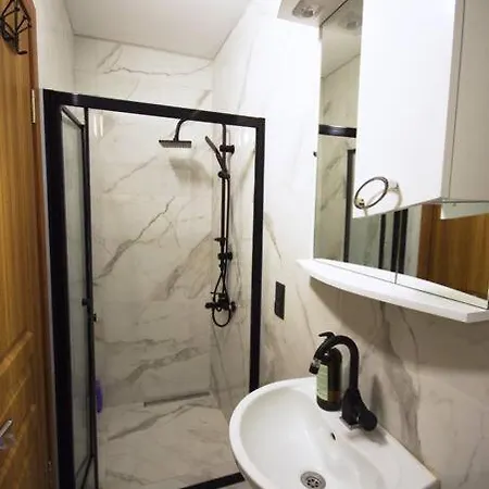 Megara; Havuzlu, Denize Yakin Izole Bir Alan Отель 4*