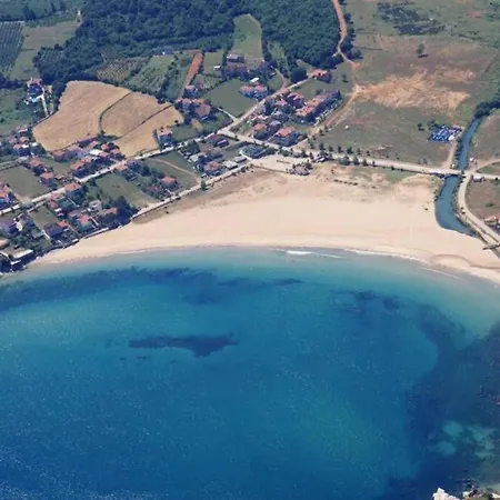 Megara; Havuzlu, Denize Yakin Izole Bir Alan 4* Kandira